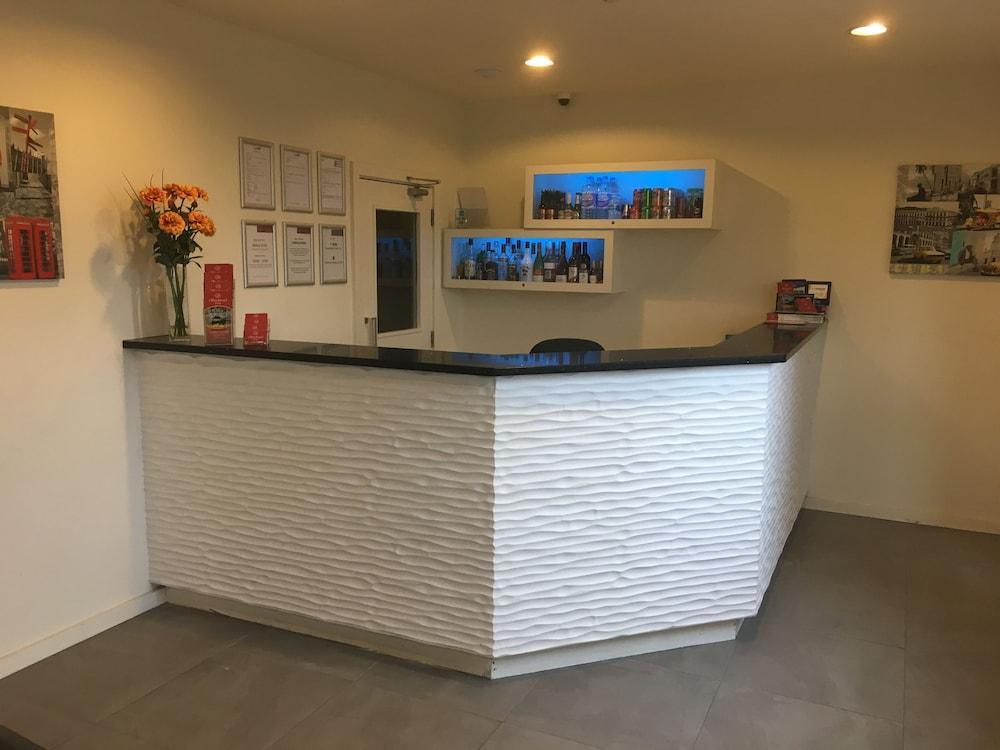 Stockwood Hotel - Luton Airport Bagian luar foto