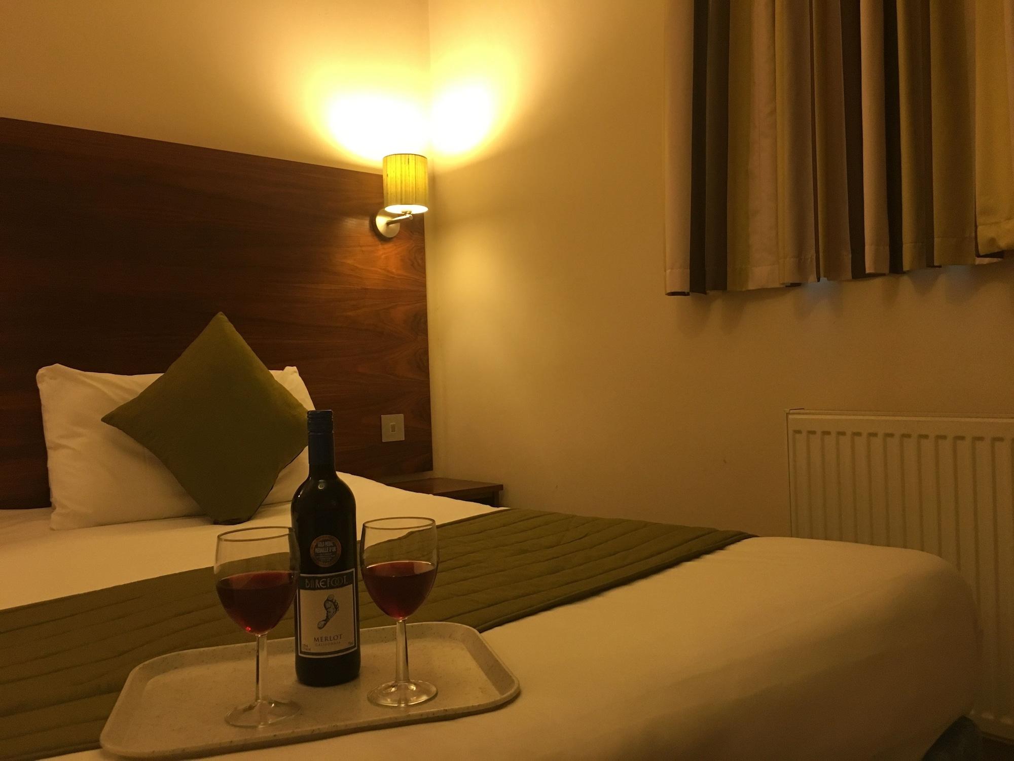 Stockwood Hotel - Luton Airport Bagian luar foto