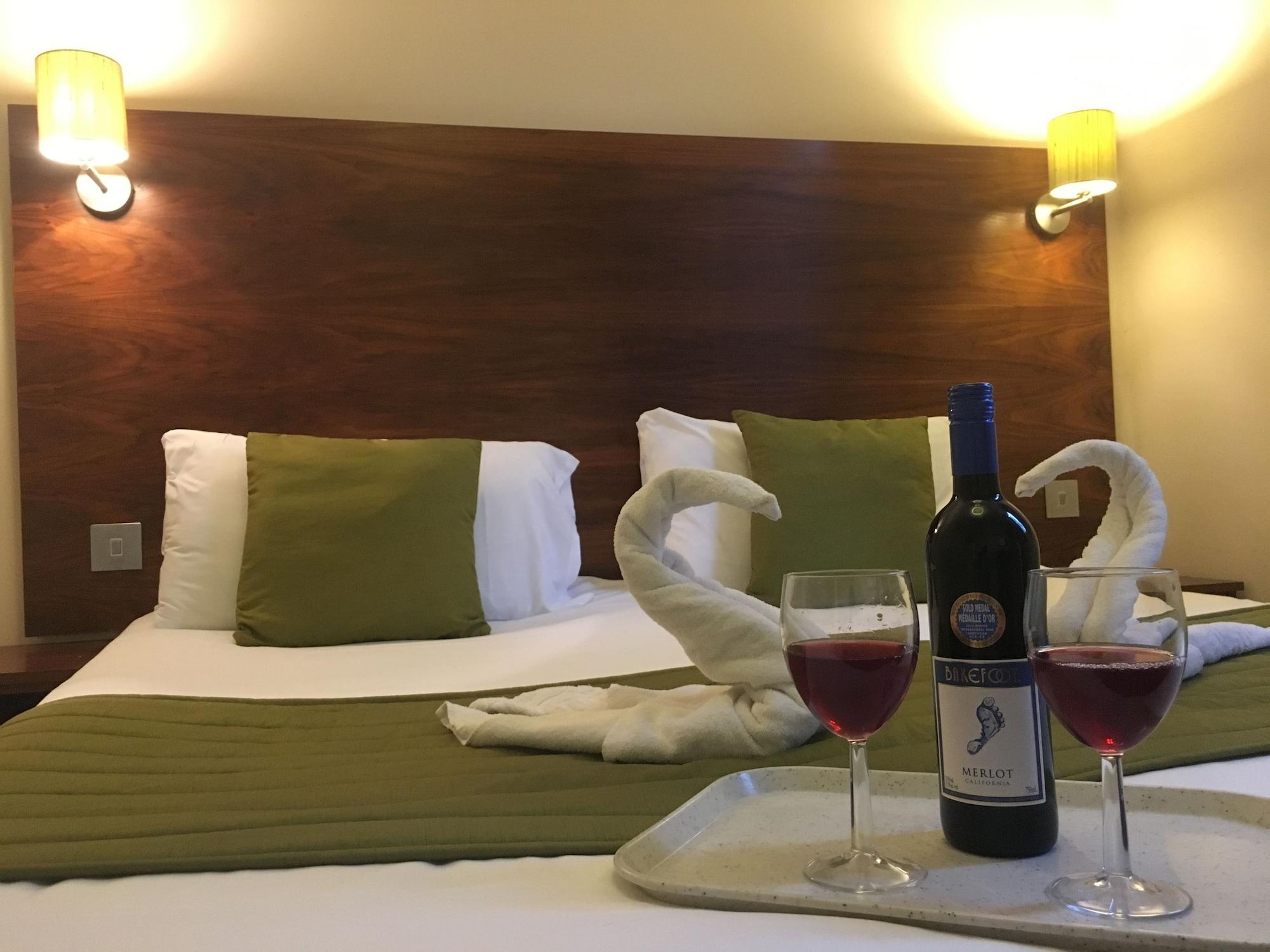 Stockwood Hotel - Luton Airport Bagian luar foto