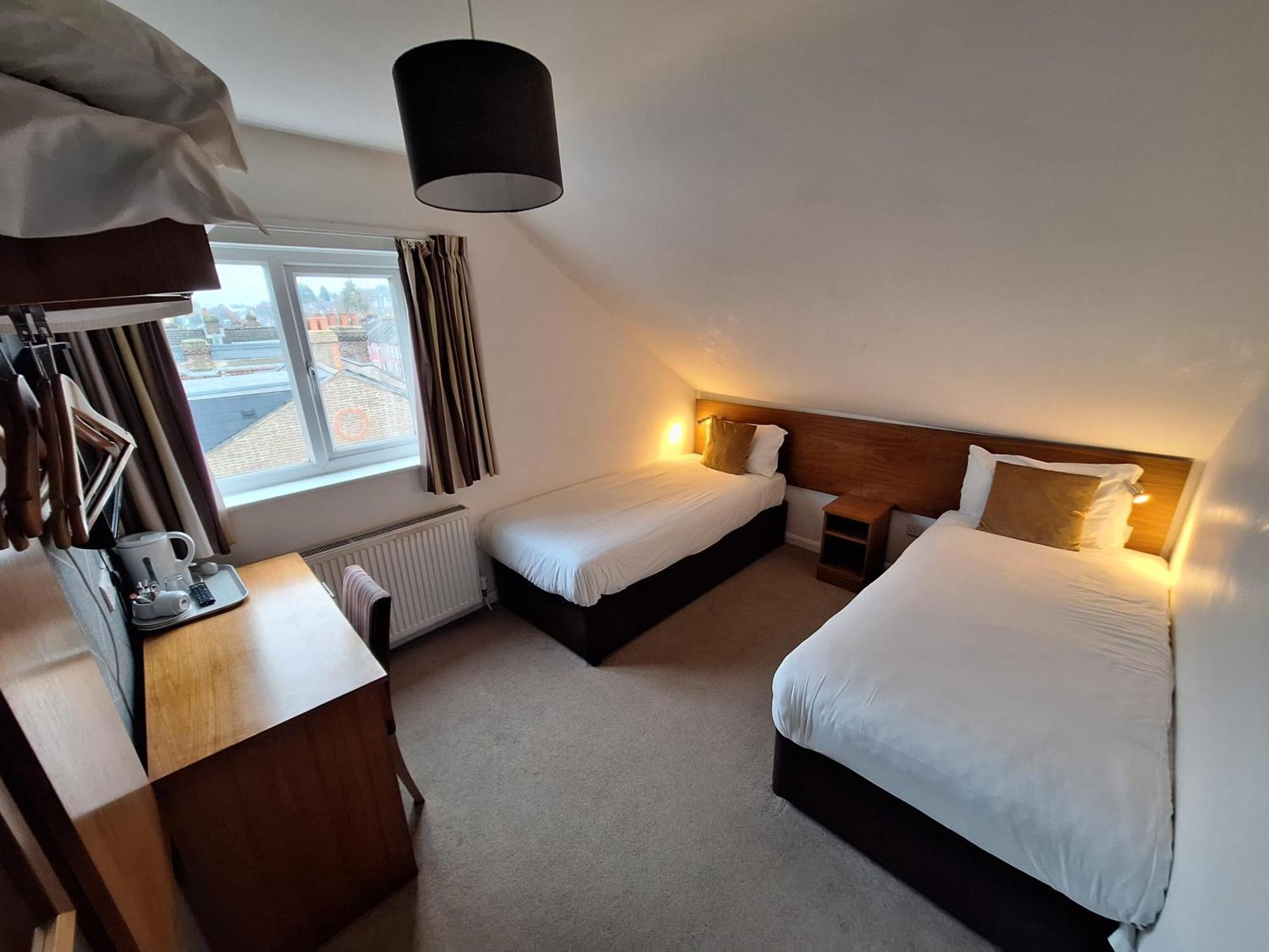 Stockwood Hotel - Luton Airport Bagian luar foto