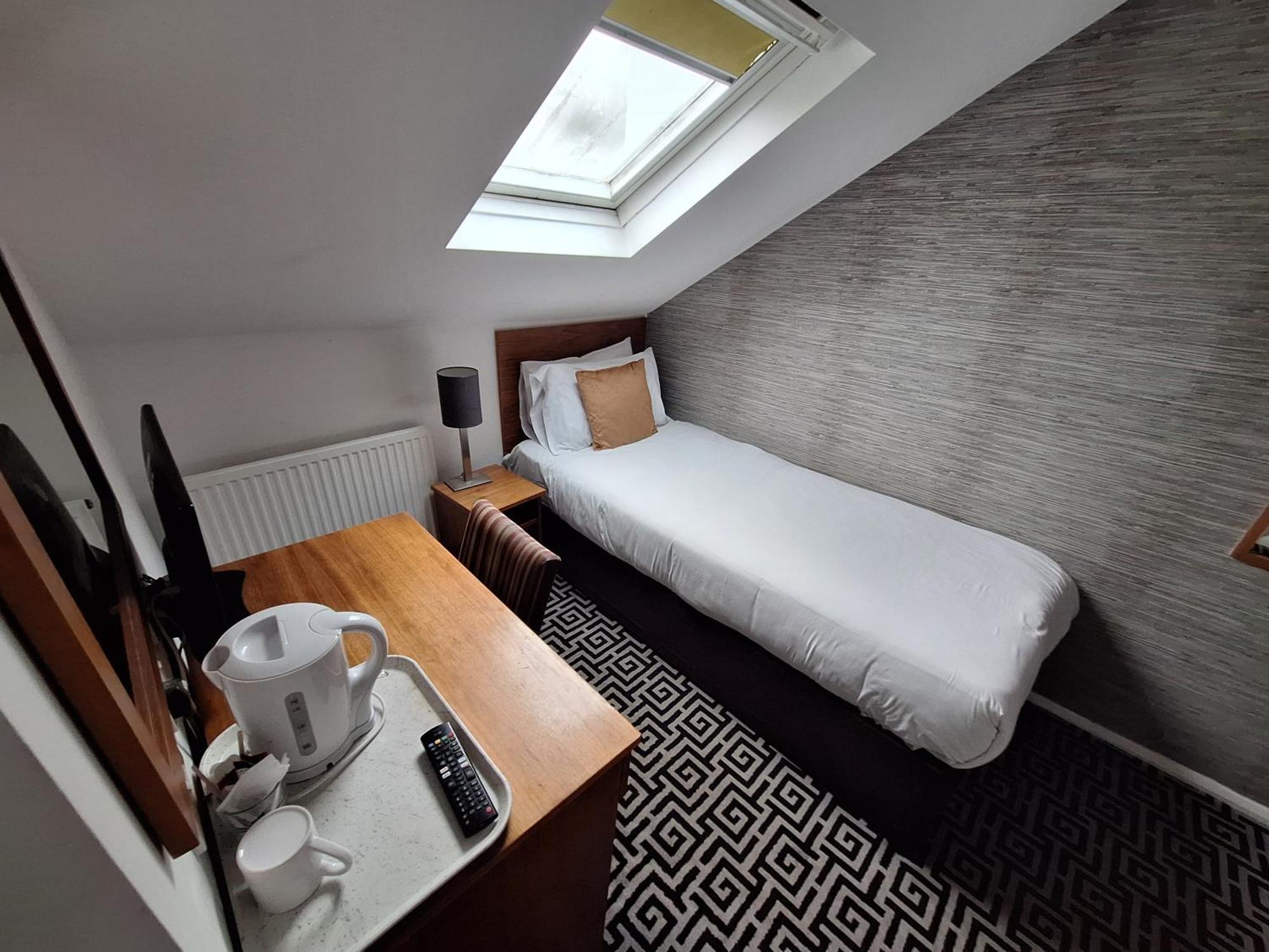 Stockwood Hotel - Luton Airport Bagian luar foto