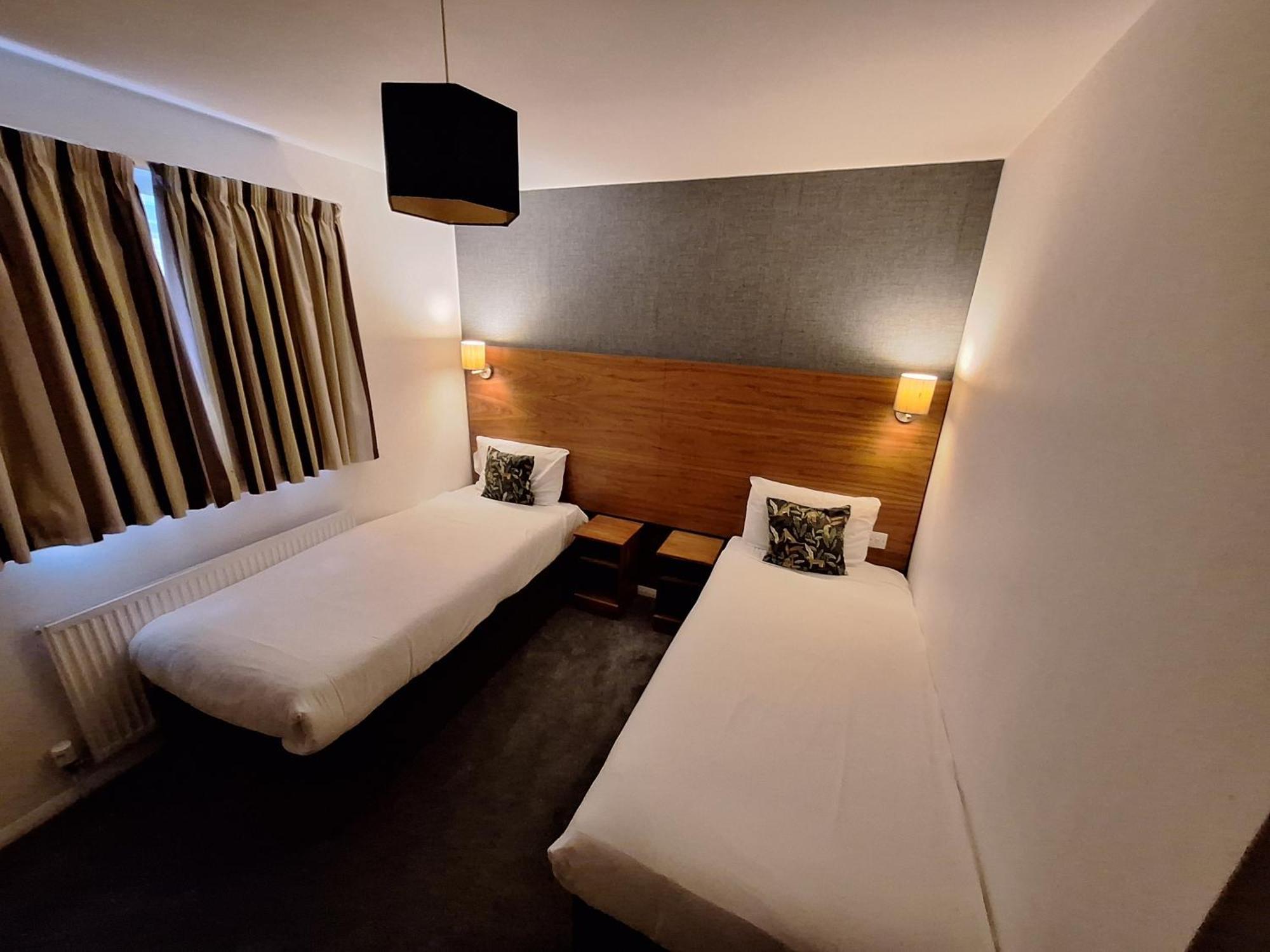 Stockwood Hotel - Luton Airport Bagian luar foto