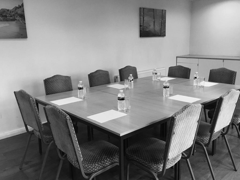 Stockwood Hotel - Luton Airport Bagian luar foto